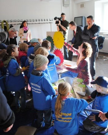 Kita Kinder stellen "Sand im Getriebe" nach