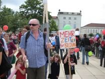 Kita-Kampagne: Rekordteilnehmerzahl beim Sternmarsch für mehr Bildung in Kitas
